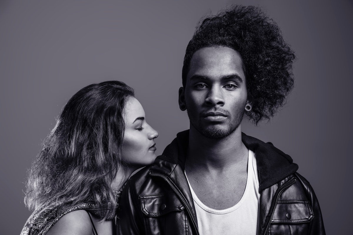 voice assistant's vocal tone: image of a man and a woman