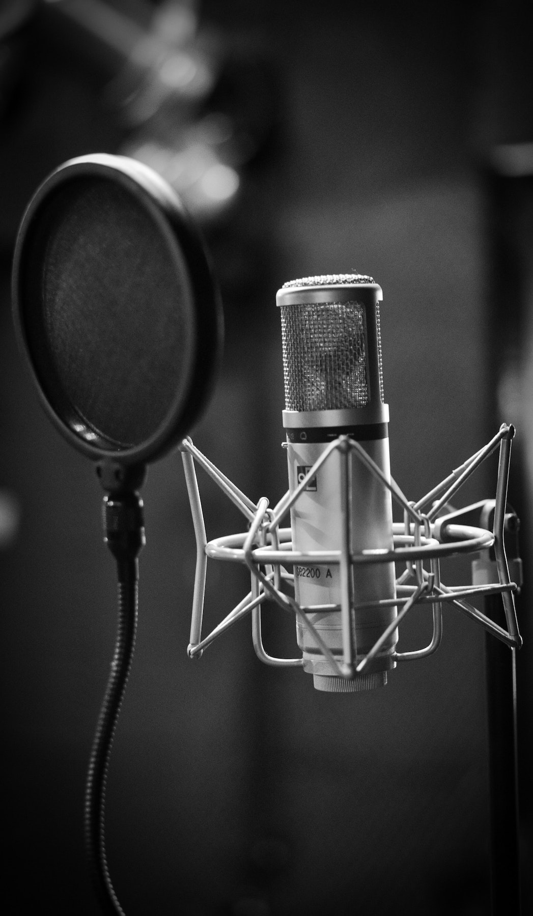 Medical narration: image of microphone and pop screen
