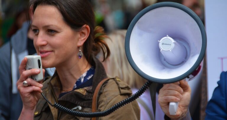 How to describe a voice